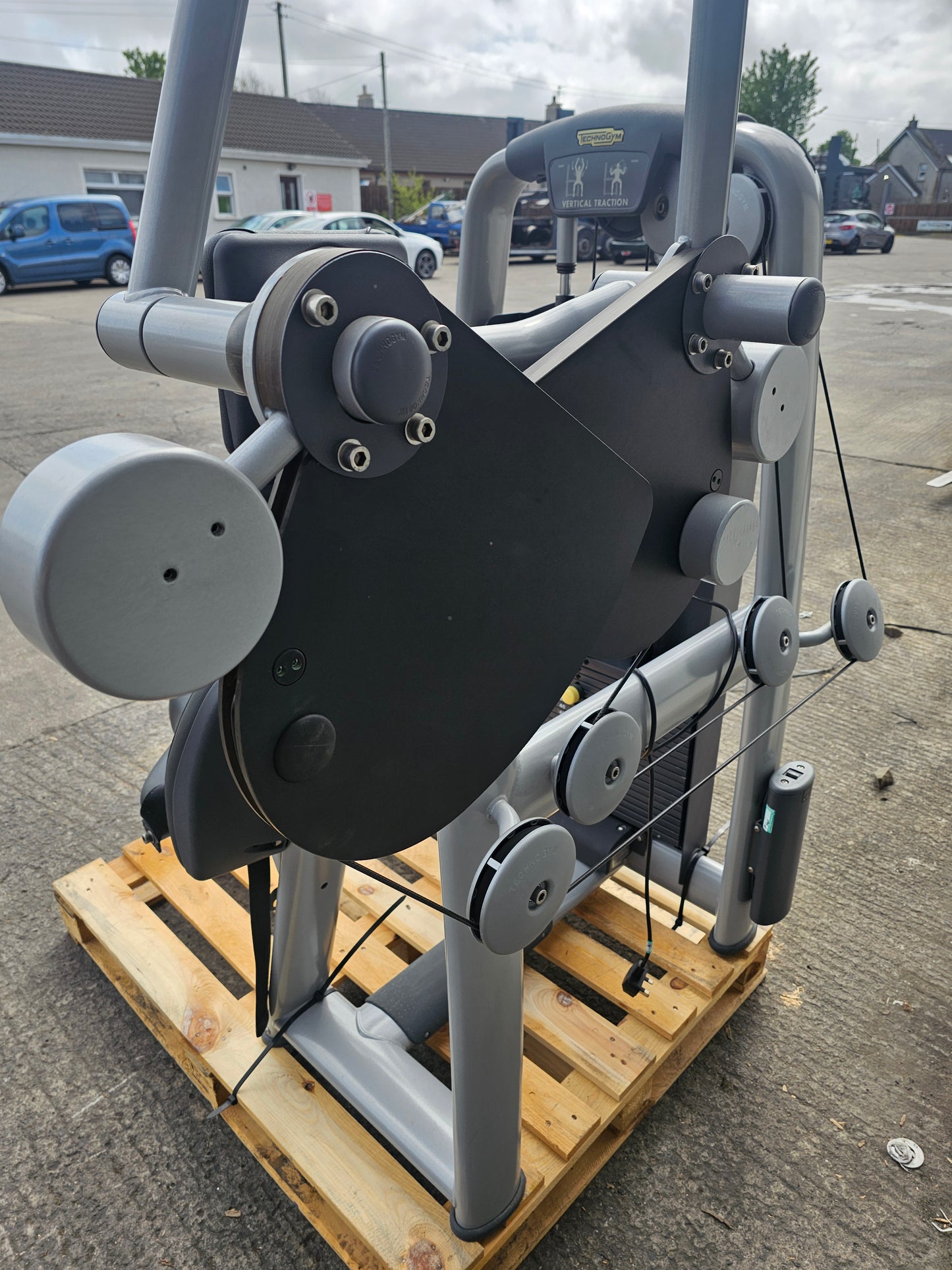 Technogym Selection Line Vertical Traction