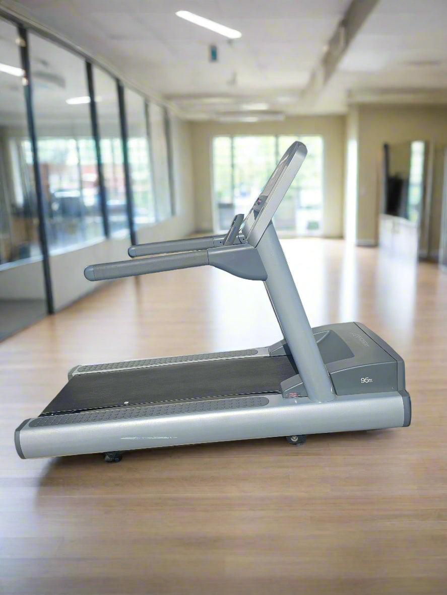 Life Fitness 95Ti Treadmill