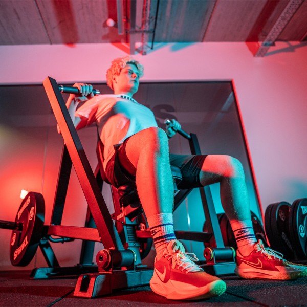 Taurus_Pro_Iso_Seated_Chest_Press_Use_Demonstration_1600_1600_600