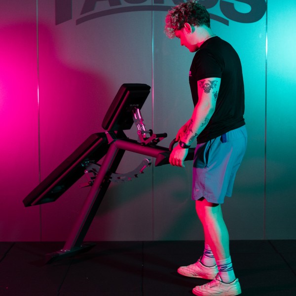 Taurus_SEBR2580_B900_Weight_Bench_Lifestyle_Transport_1600x1600px_600