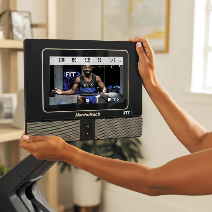 nordictrack_rw700_rowing_machine_2022_nordictrack_rw700_rowing_machine_2022_-_lifestyle_console_720x